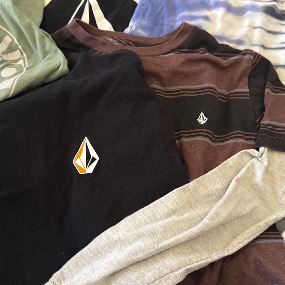 Volcom Youth T’s 8 total. M-L - Picture 3 of 10